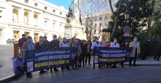 Os técnicos superiores sanitarios mobilízanse para pedir un "marco de diálogo" que atenda as súas demandas